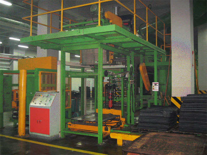 Composite tread extrusion production linkage line